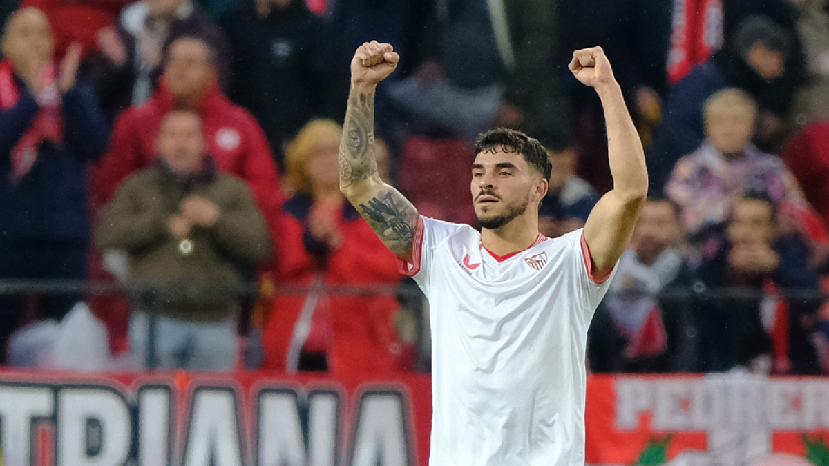 Isaac Romero pone en jaque al Sevilla con su renovación