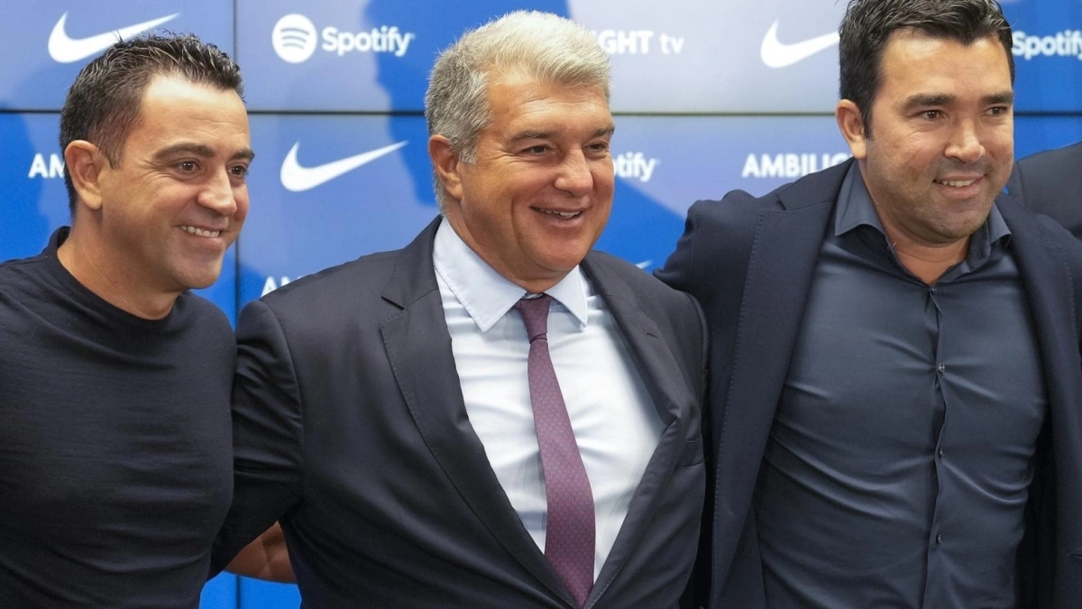 Los cuatro jugadores que el Barça va a poner de patitas en la calle / Ara.cat