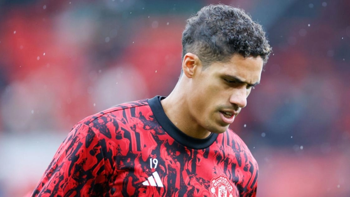 La decisión final del Manchester United con Varane