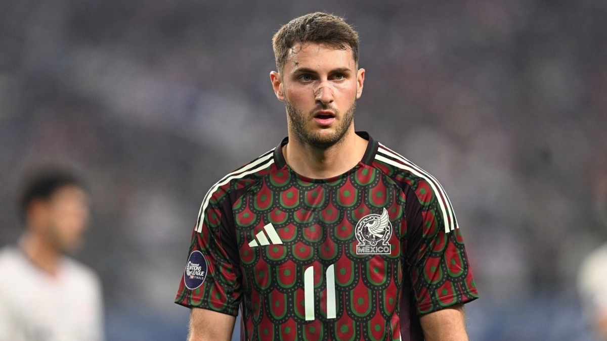 El equipo del Big 6 que quiere fichar a Santi Giménez