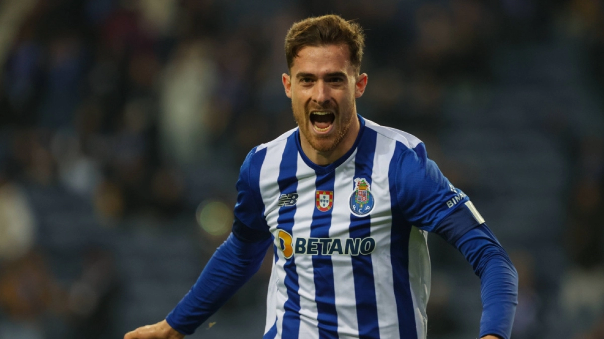 Pelea de dos equipos de LaLiga por Toni Martínez