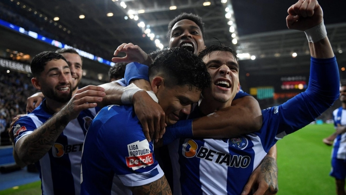 Chelsea y City se pelean por un crack del Porto