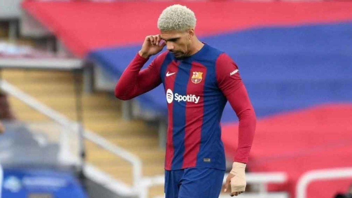 El Bayern se cansa y pasa de Ronald Araújo / Crónica Global