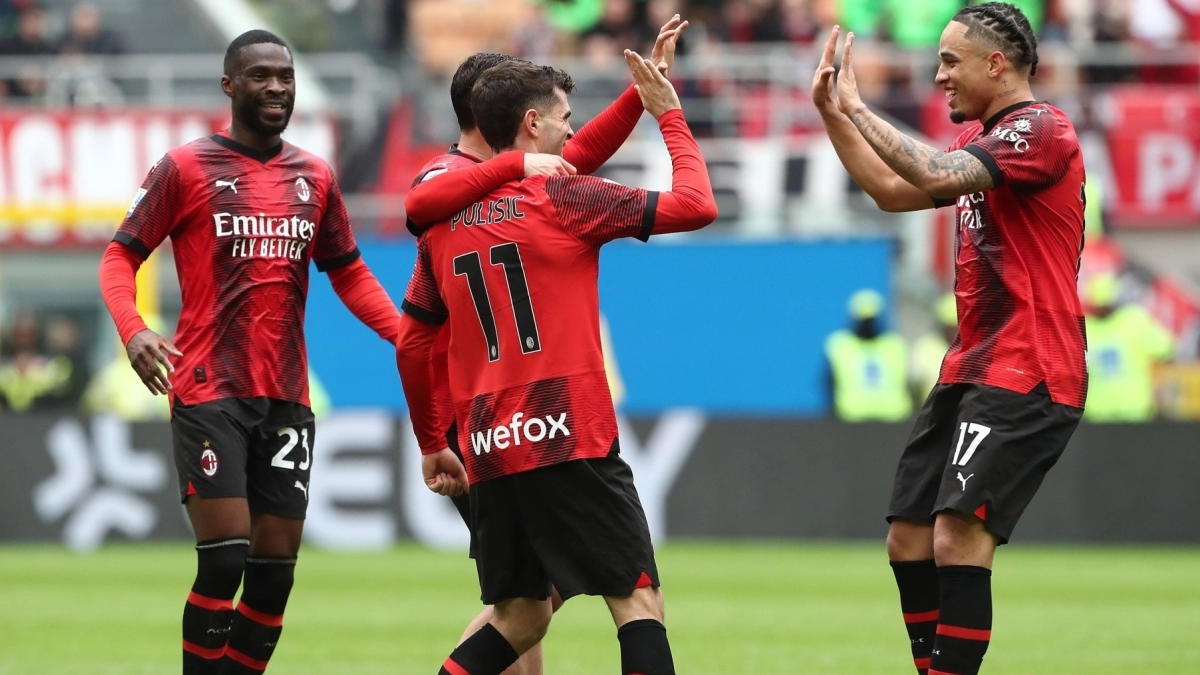 El AC Milan busca lateral derecho: Tienen 2 nombres en la mira