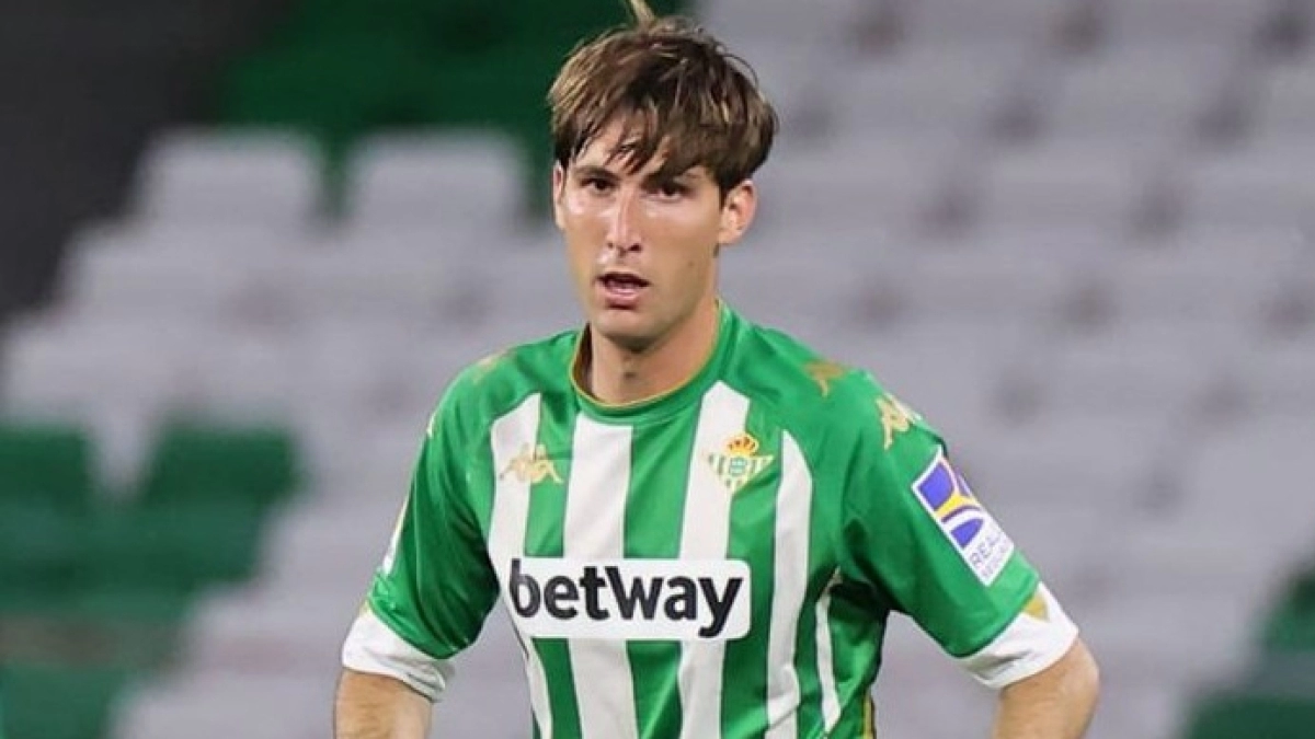 La oferta inglesa al Betis para hacer caja con Juan Miranda