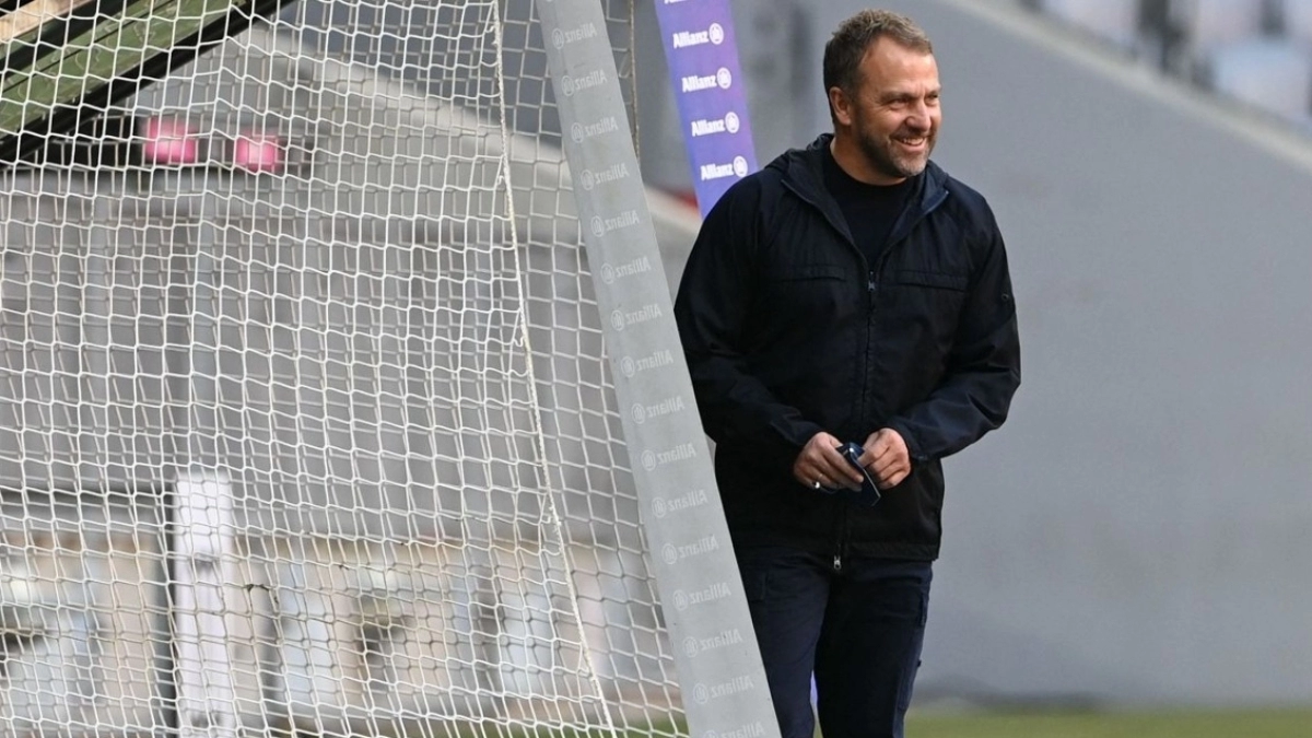 Hansi Flick, entrenador del Barcelona, muestra interés en Manuel Ugarte del PSG / Relevo.com