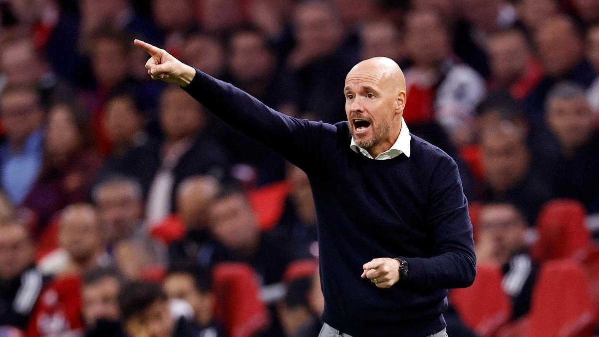 Erik Ten Hag, entrenador del Manchester United, puede ver cómo Eriksen se marcha del club