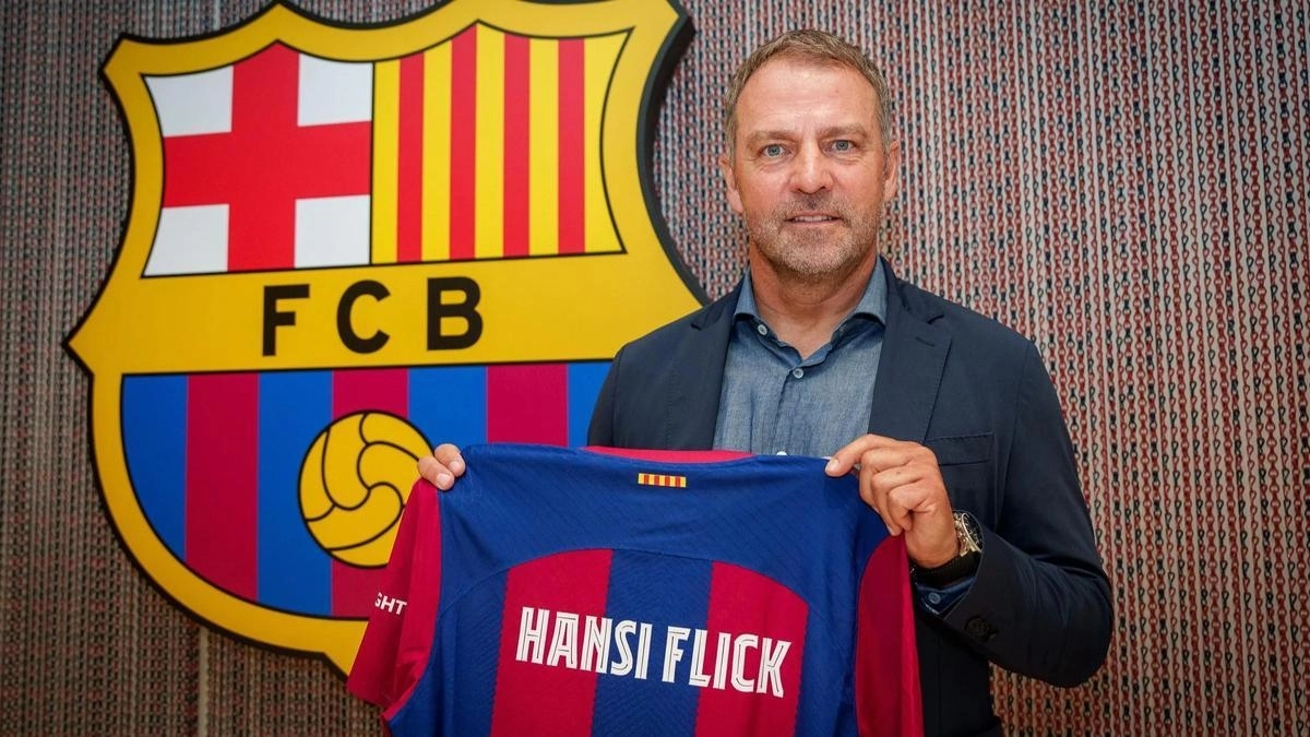 Hansi Flick, entrenador del Barça, quiere cerrar cuanto antes la renovación de Alex Valle para que su cláusula suba.