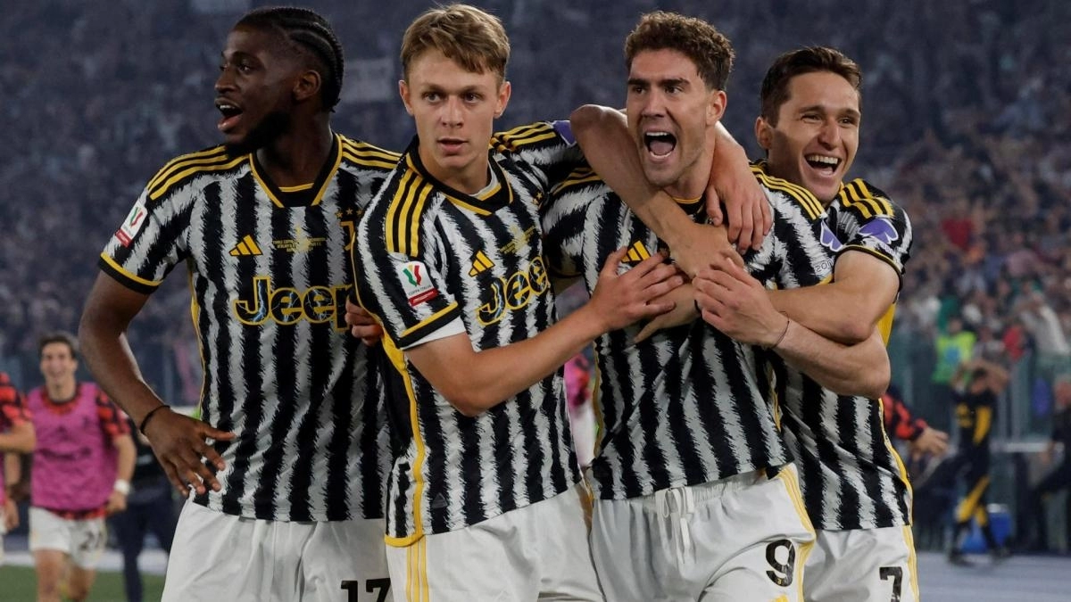Los jugadores de la Juventus de Turín celebran un gol