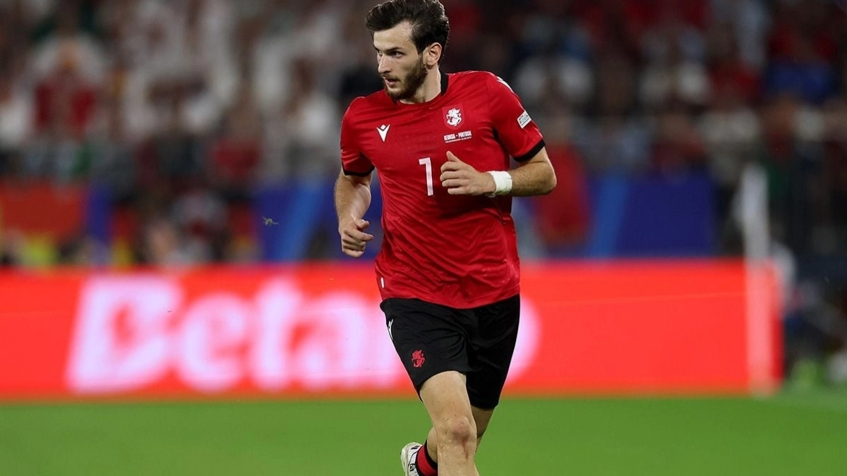 El futuro de Kvaratskhelia sigue en el aire: El PSG sigue pendiente