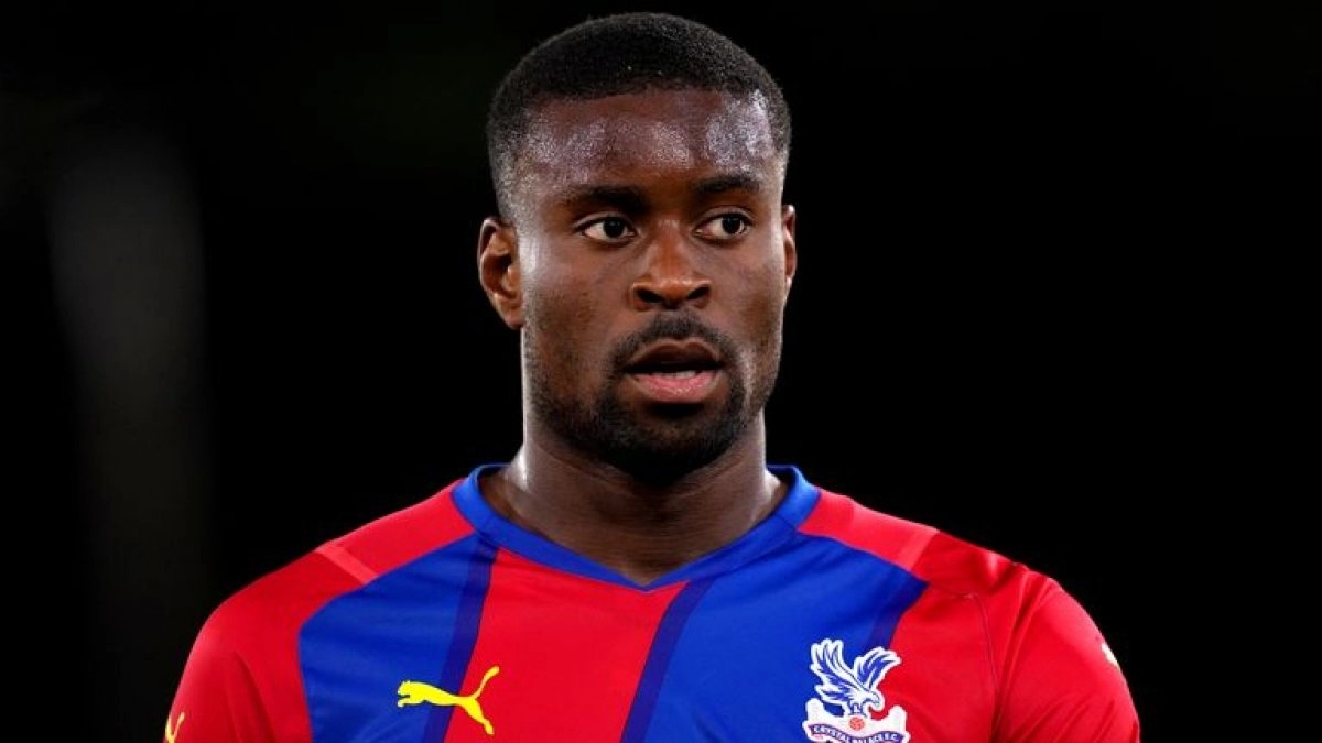 Marc Guéhi, prometedor defensa central que pertenece al Crystal Palace