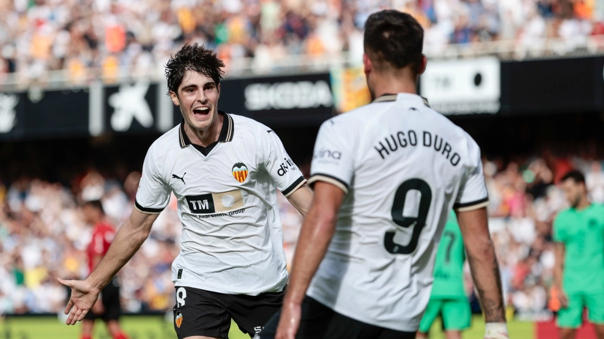 Valencia sidelines Javi Guerra amid possible sale / Elmundo.es
