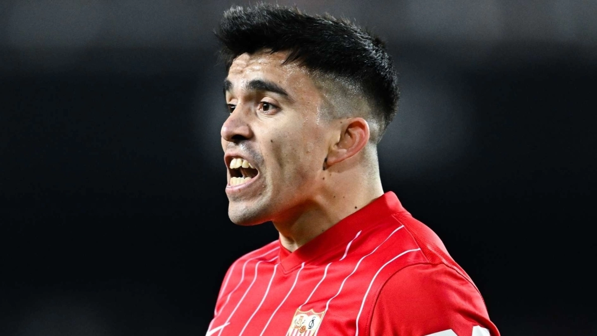 El Sevilla piensa en Javi Galán como sustituto de Marcos Acuña / Goal.com