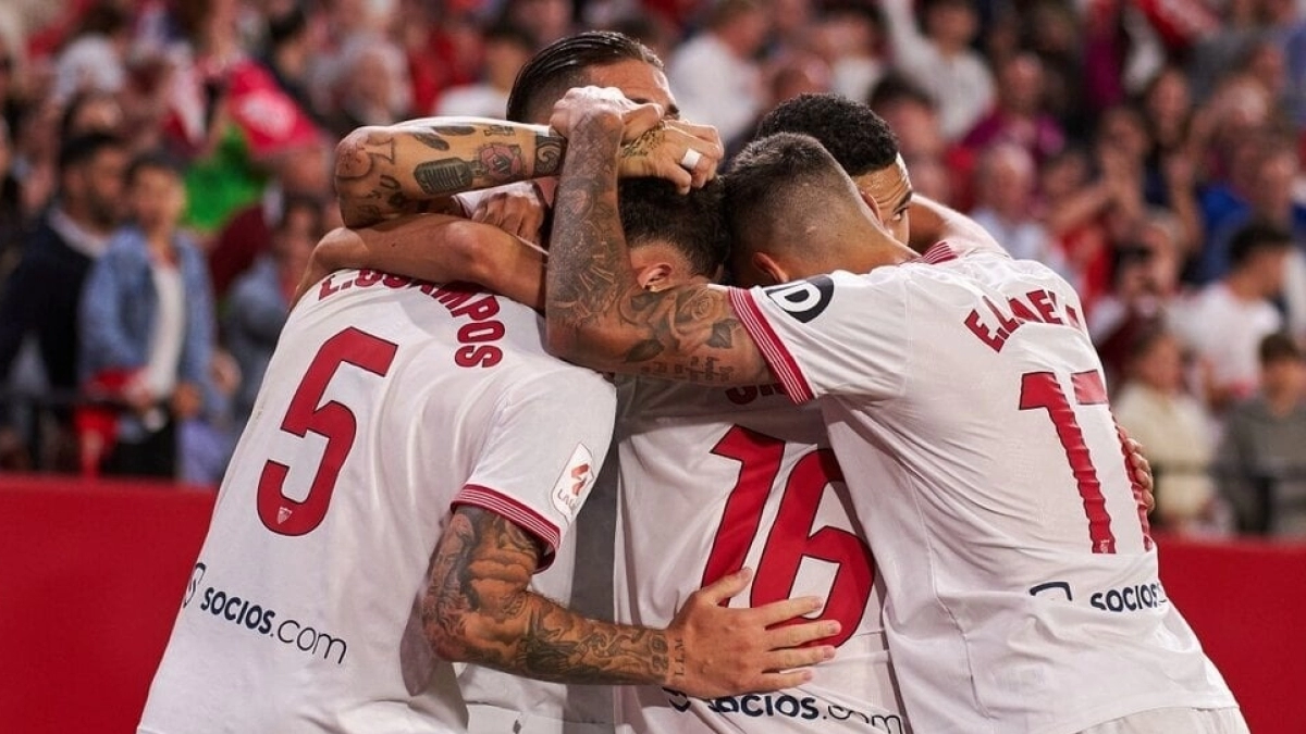 El Sevilla rechaza una oferta por Loïc Badé / Elmira