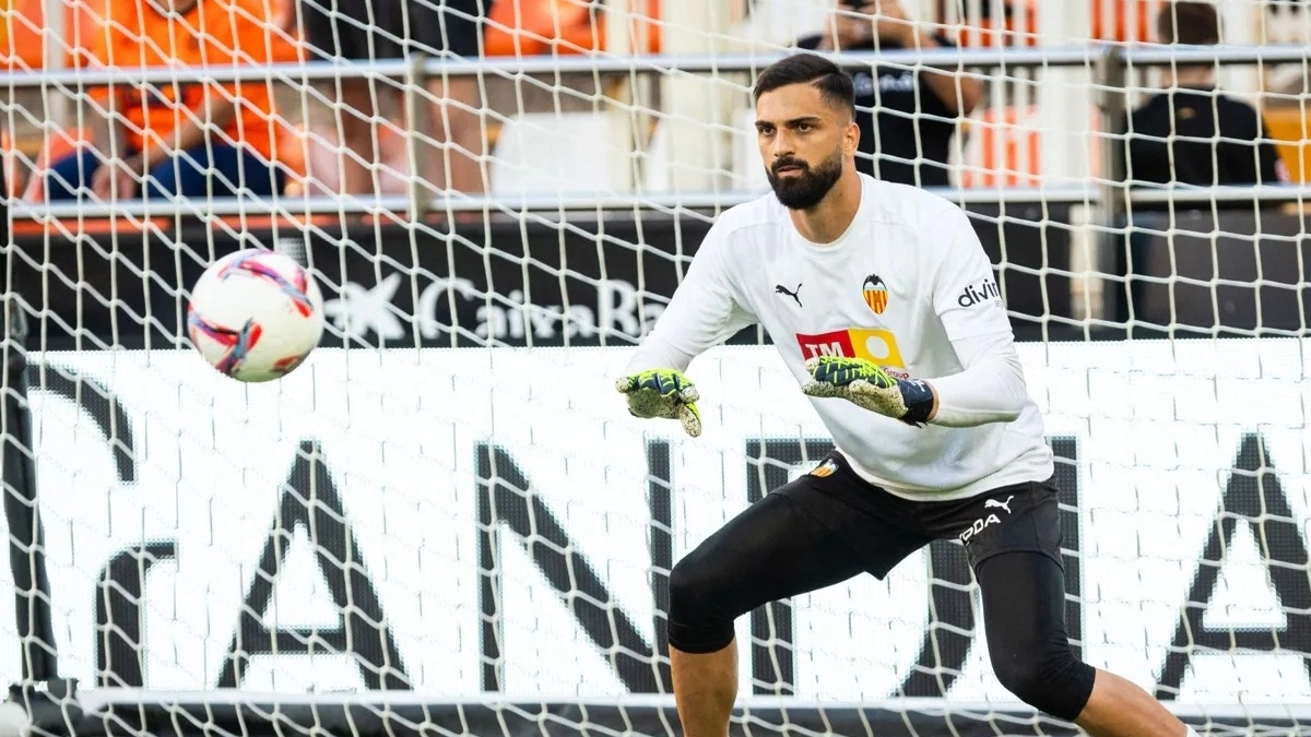 Mamardashvili está dispuesto a irse del Valencia con rumbo al Liverpool / Lasprovincias.es