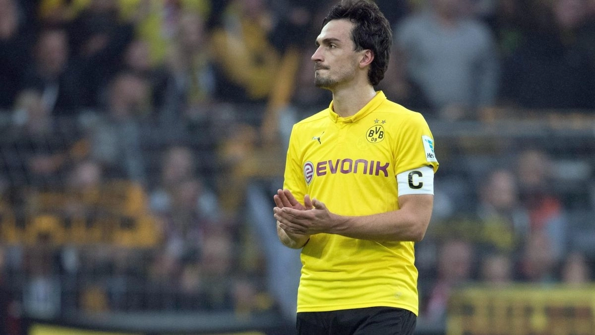 Mats Hummels, experienced center-back who could sign for Brighton in the Premier League.