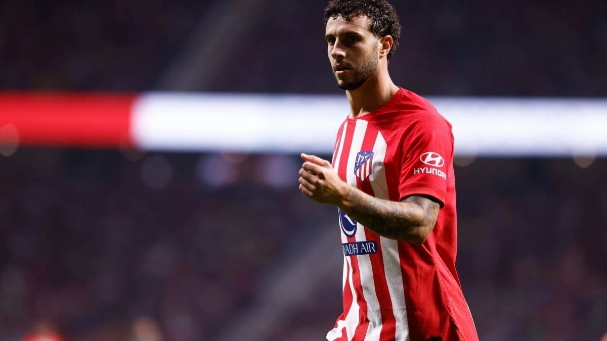 Mario Hermoso, ex jugador del Atlético de Madrid desde hace varias semanas, está en la lista de la Roma
