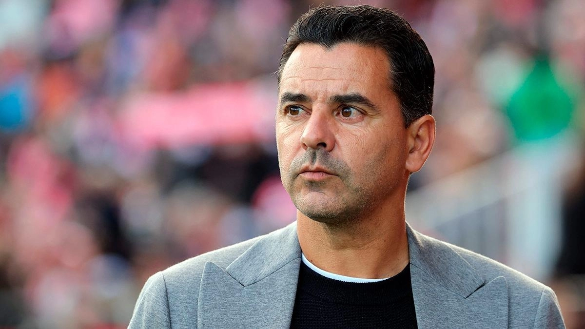Míchel, Girona's coach.