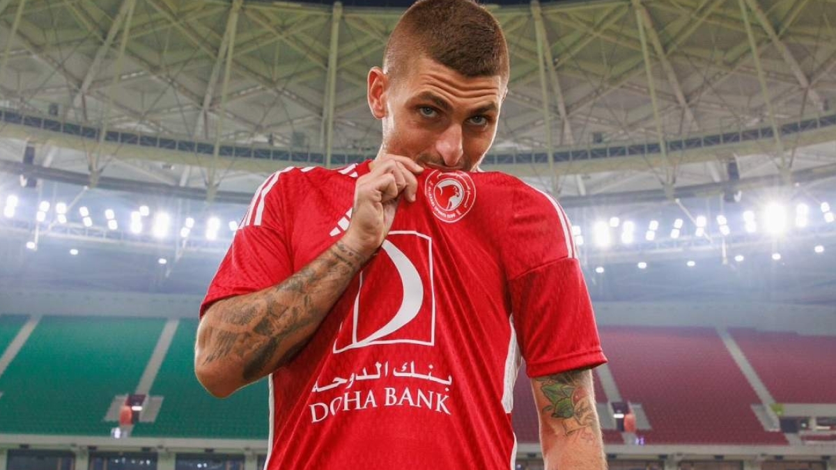 Marco Verrati in Al-Arabi shirt.