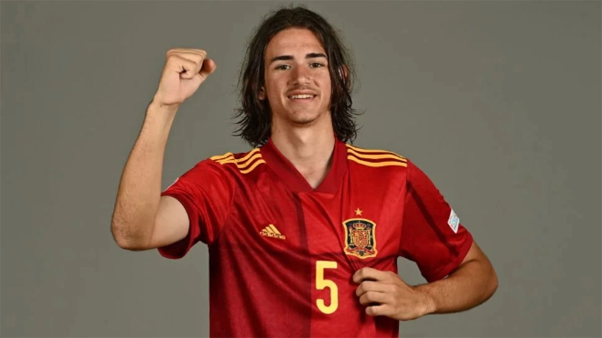 Yarek Gasiorowski, a 19-year-old midfielder who belongs to Valencia CF