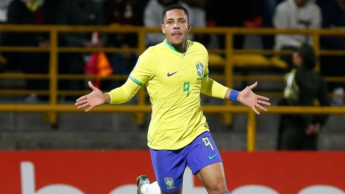 Vitor Roque will be Barcelona's main source of income / Sport