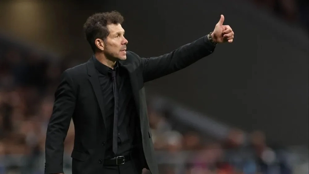 Simeone sigue pidiendo un nuevo central / El Observador