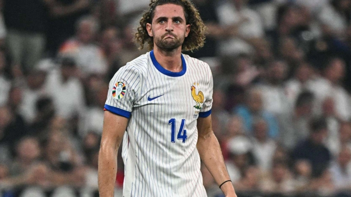 The 2 clubs that are fighting over the signing of Adrien Rabiot.
