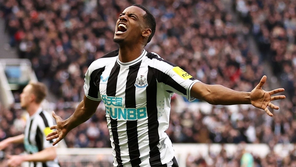 <p>Alexander Isak, Newcastle forward who could head to PSG</p>