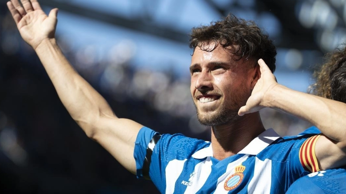 El club de la Premier League que va por el fichaje de Javi Puado