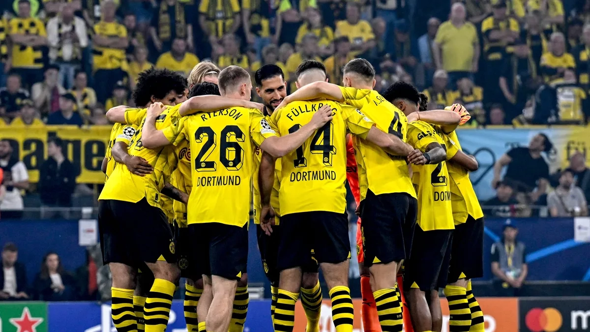 The Borussia Dortmund players celebrate a goal.