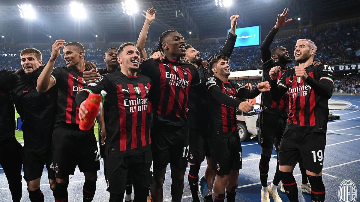 The players of Milan celebrate a victory.