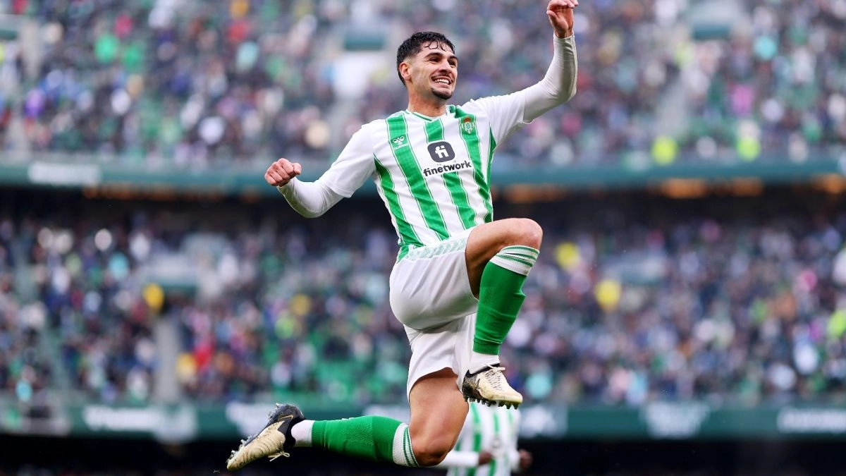 Johnny Cardoso, centrocampista del Real Betis que interesa a varios clubes de Europa