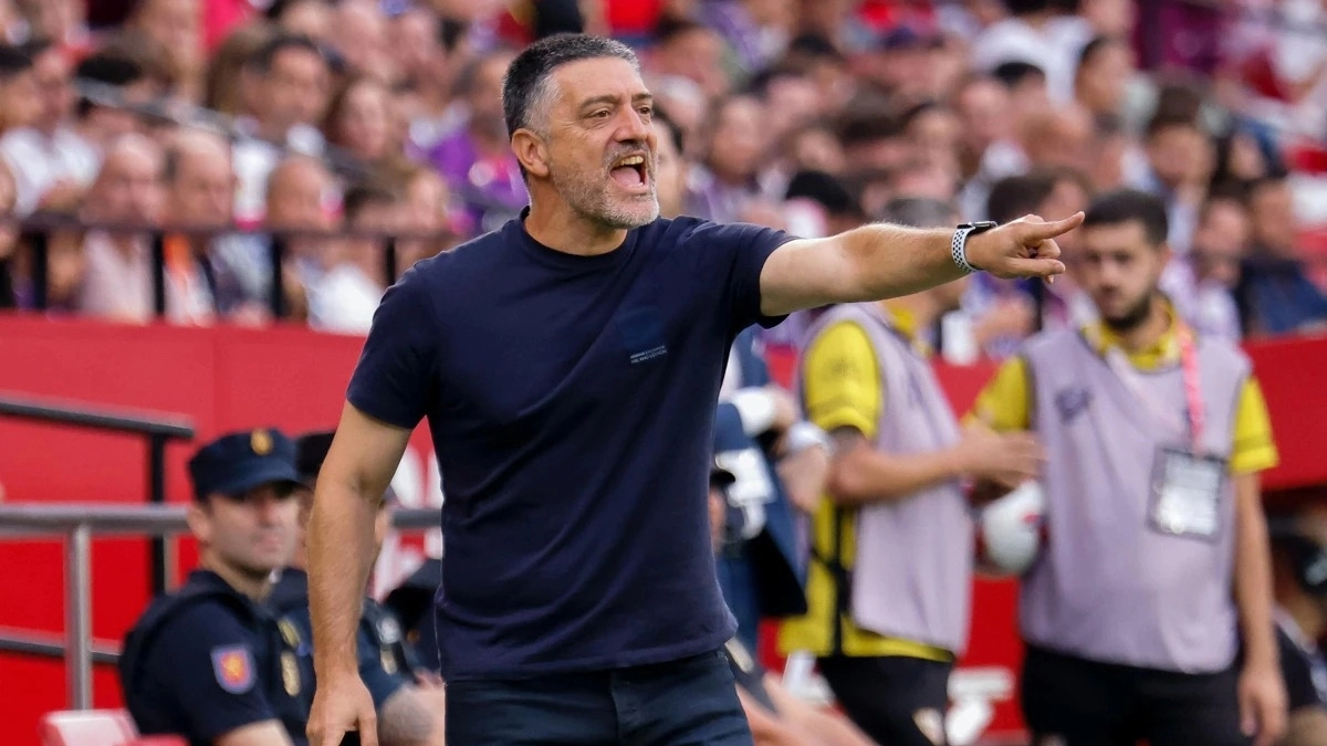 Valentín Barco tiene un pie fuera del Sevilla / ABC