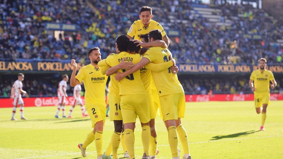 The Villarreal players celebrate a goal