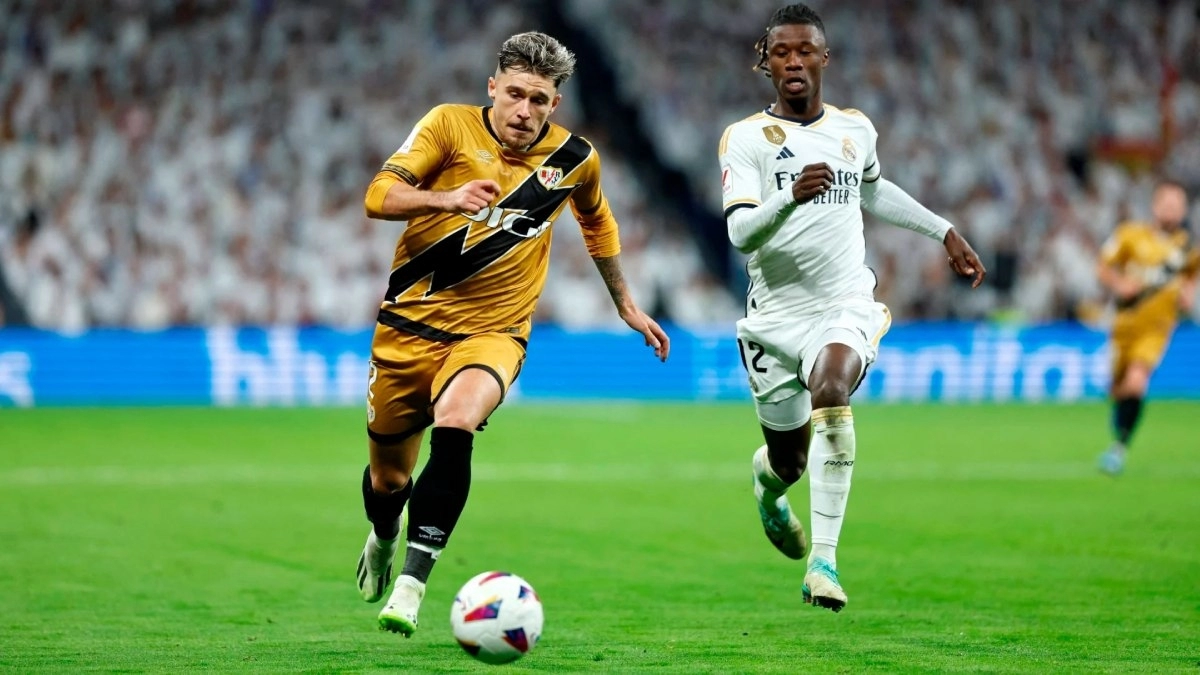 Andrei Ratiu, right-back of Rayo Vallecano