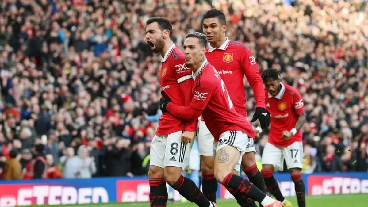 Los jugadores del Manchester United celebran un gol