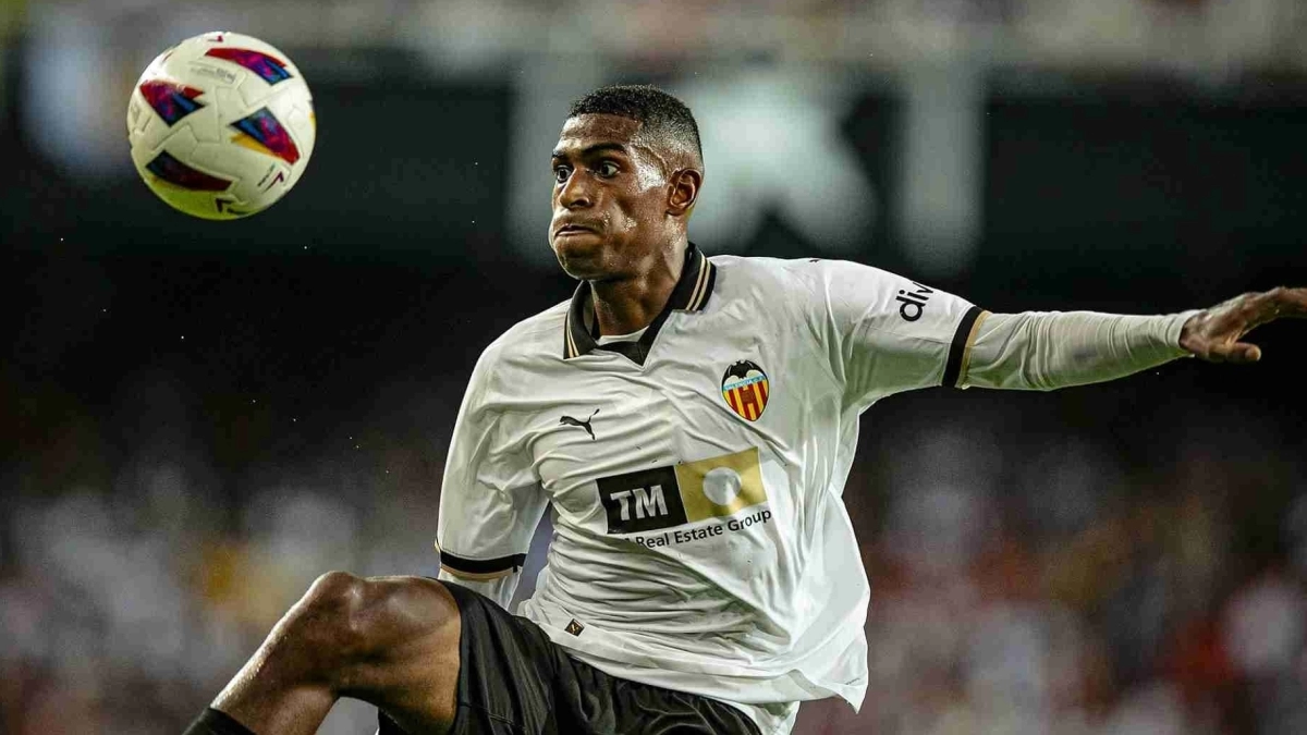 El gigante de Europa que quiere sacar Mosquera del Valencia CF