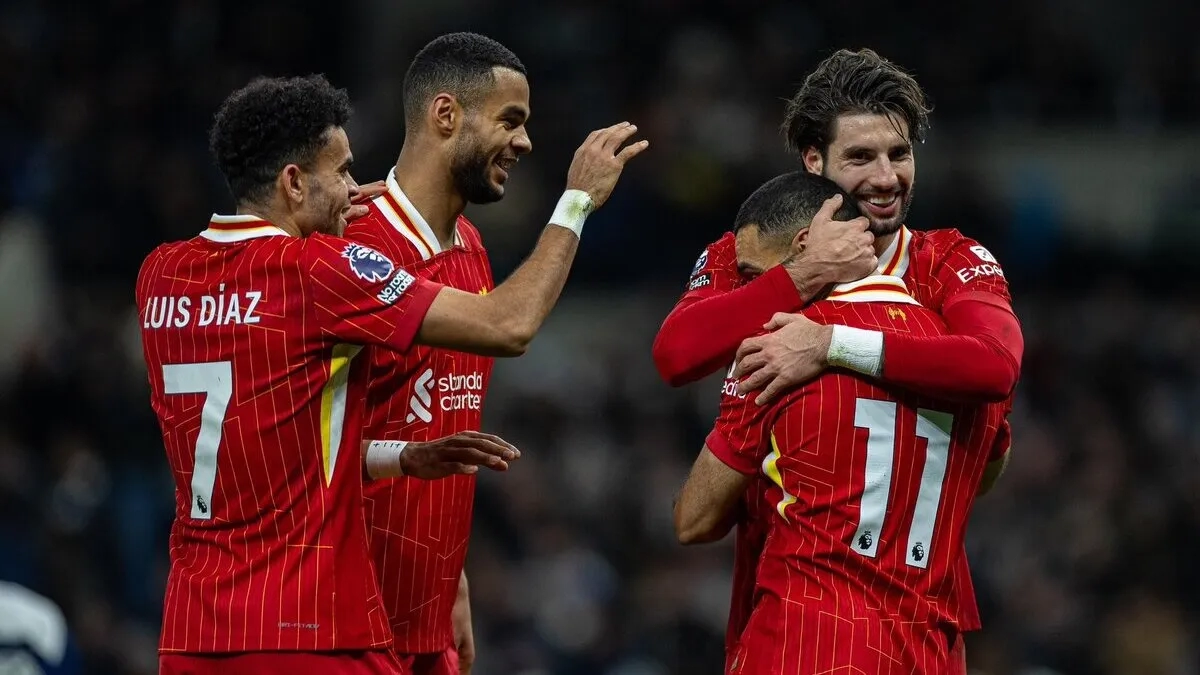 Los jugadores del Liverpool celebran un gol