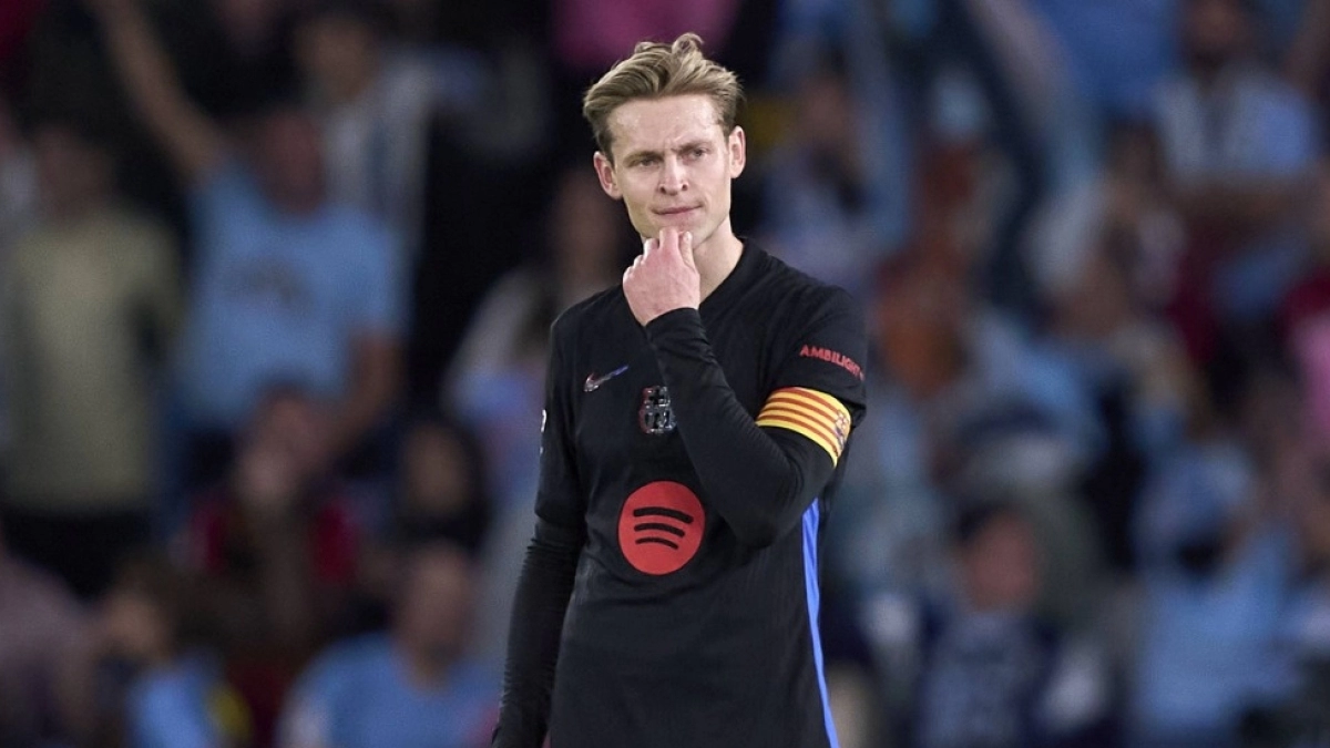 The future of De Jong at Barcelona hangs by a thread / Transfermarkt
