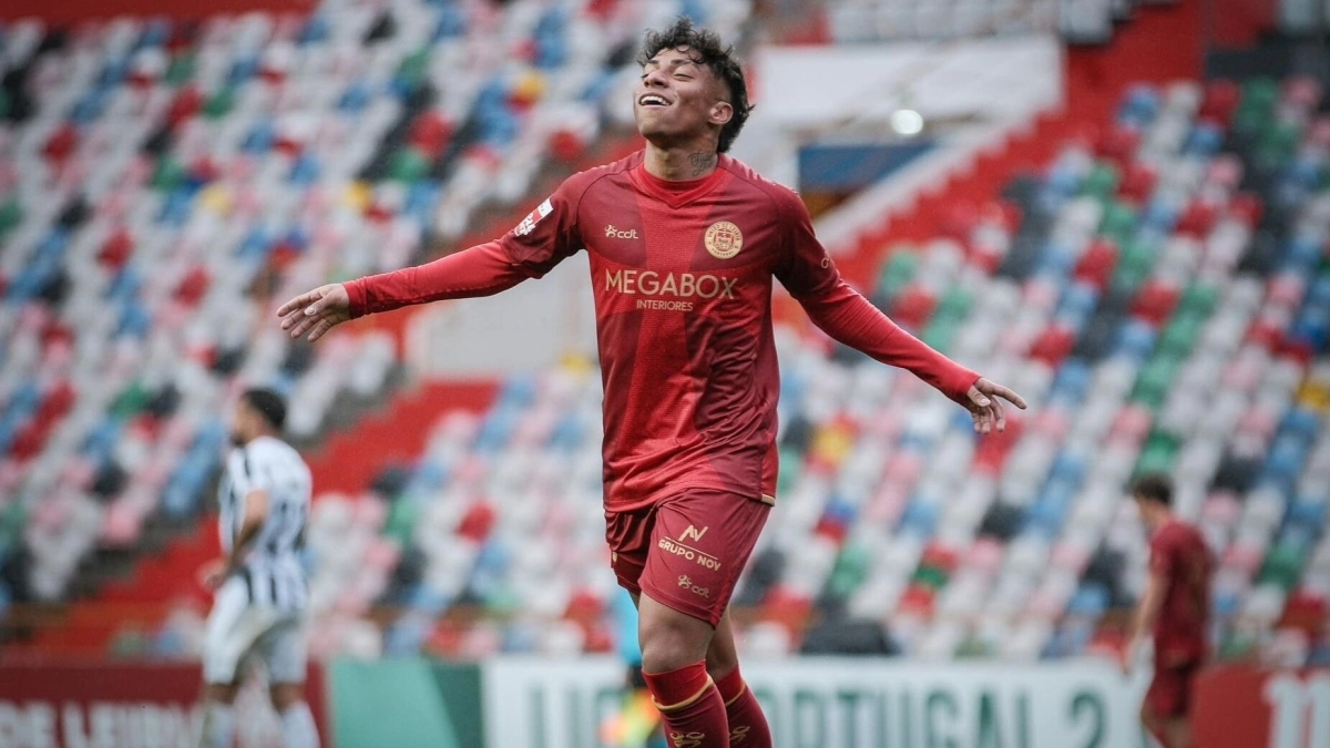 Betis and Villarreal chasing Alisson Santos / TSF