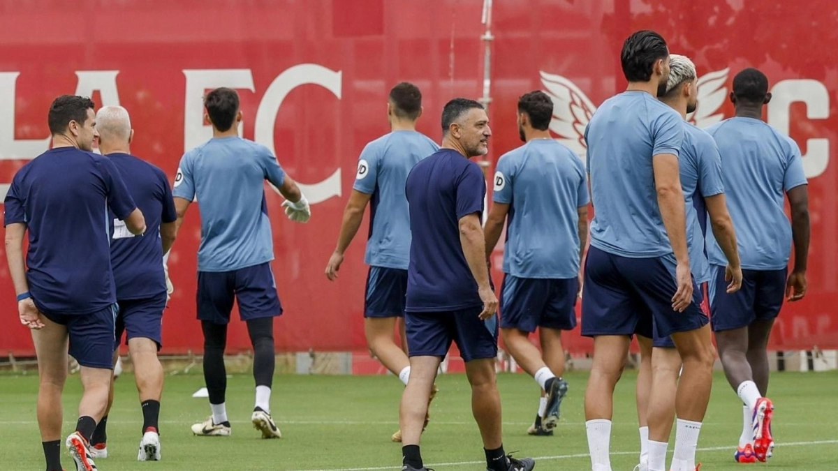 El Sevilla va a sacar a dos jugadores en este mes de enero / Viva Sevilla