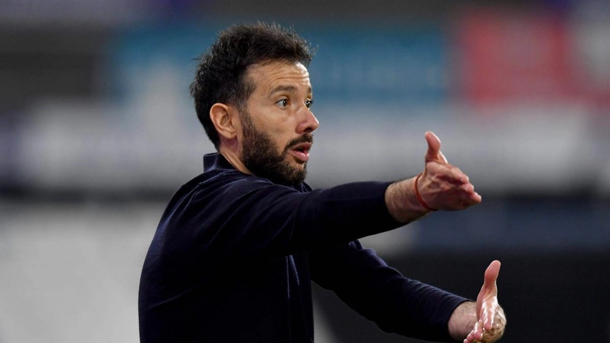 Carlos Corberán ya señala a los jugadores que quiere fuera del Valencia / Eldesmarque