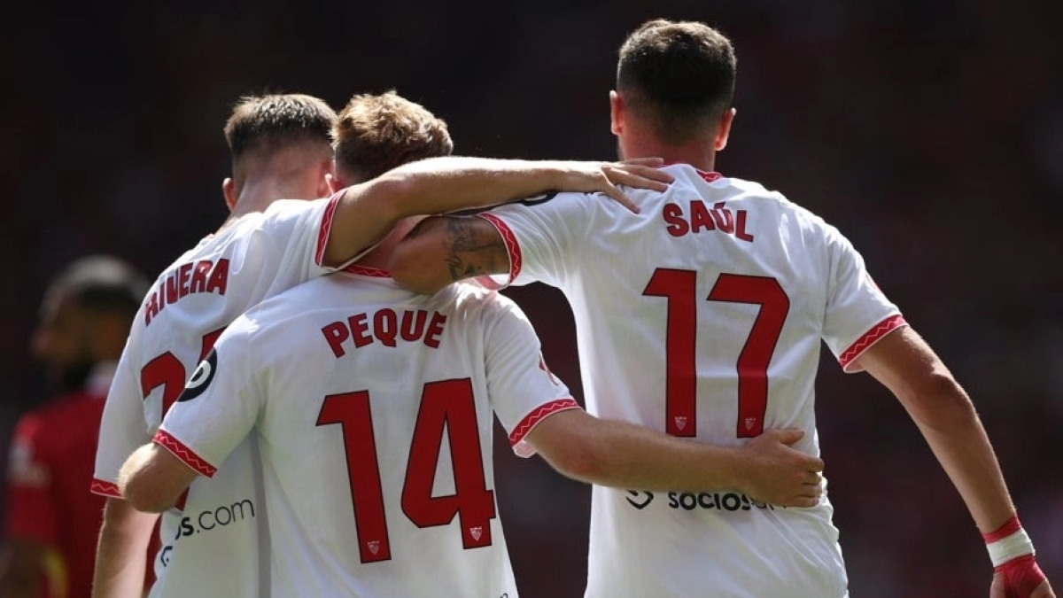 Sevilla needs to sign a striker / ABC