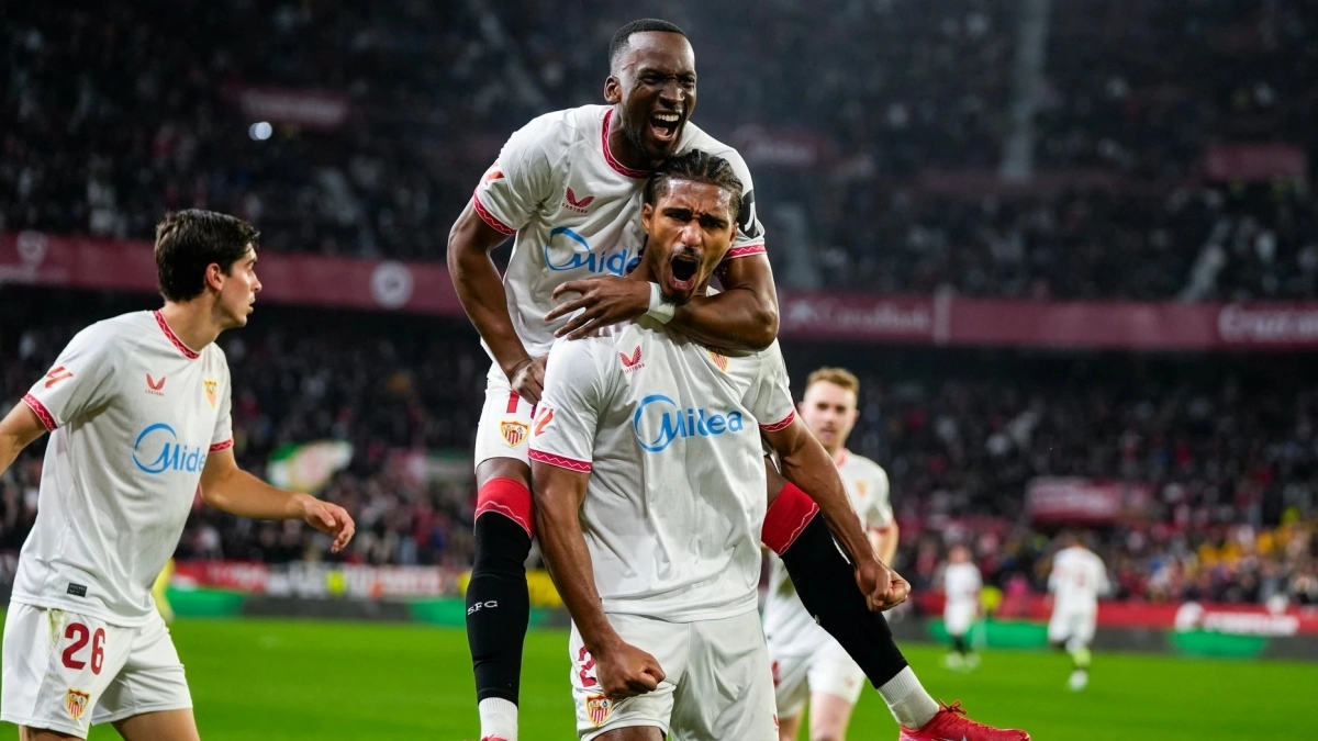 Sevilla ties Alfon González / La Razón