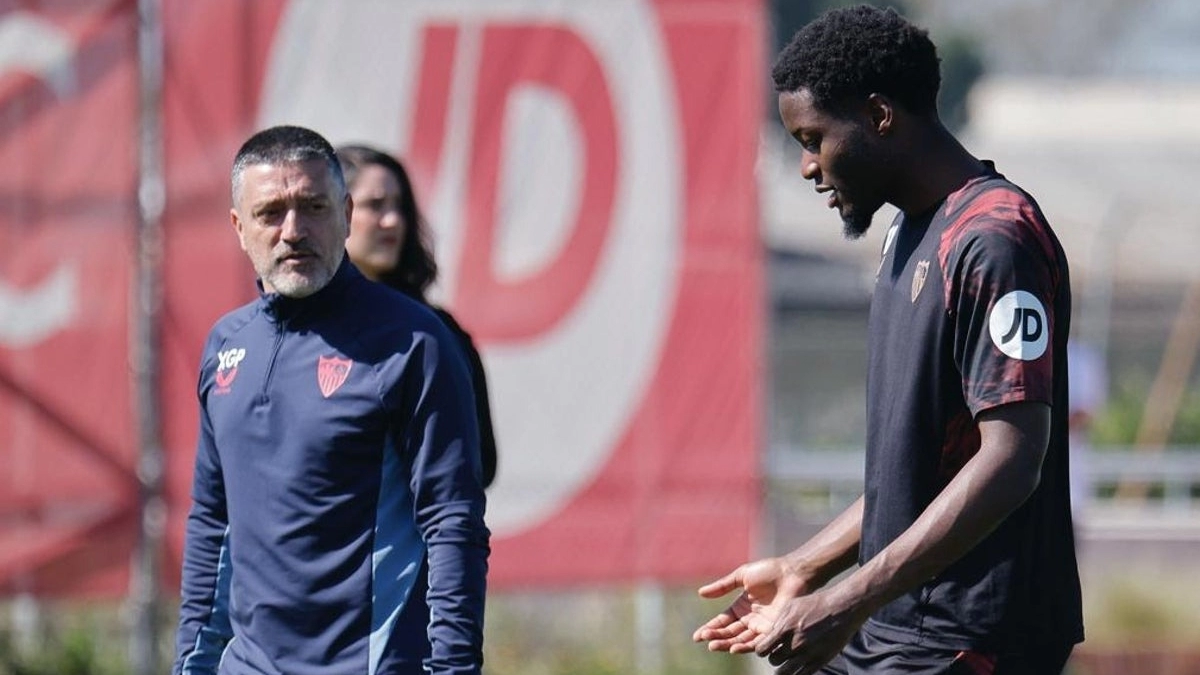 Sevilla is considering the dismissal of García Pimienta / ABC