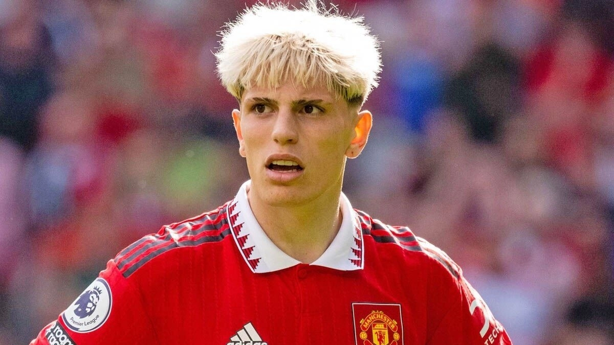 Garnacho is considering options to leave Manchester United / Daily Express