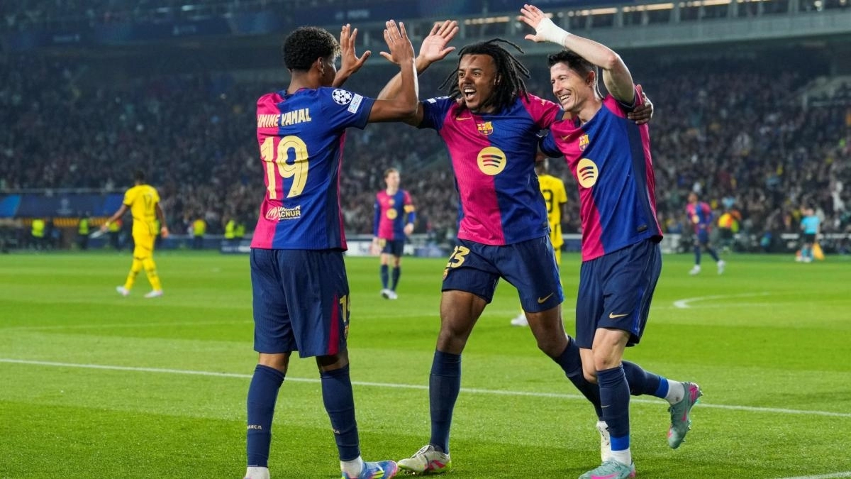 Los jugadores del Barcelona celebran un gol