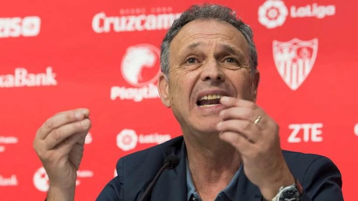 <p>Joaquín Caparrós, coach of Sevilla</p>