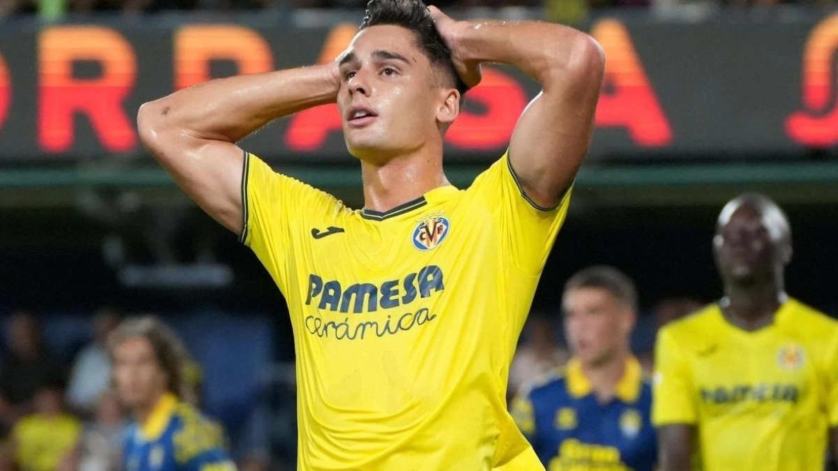 Sergi Cardona en la rampa de salida del Villarreal / El Periódico Mediterráneo