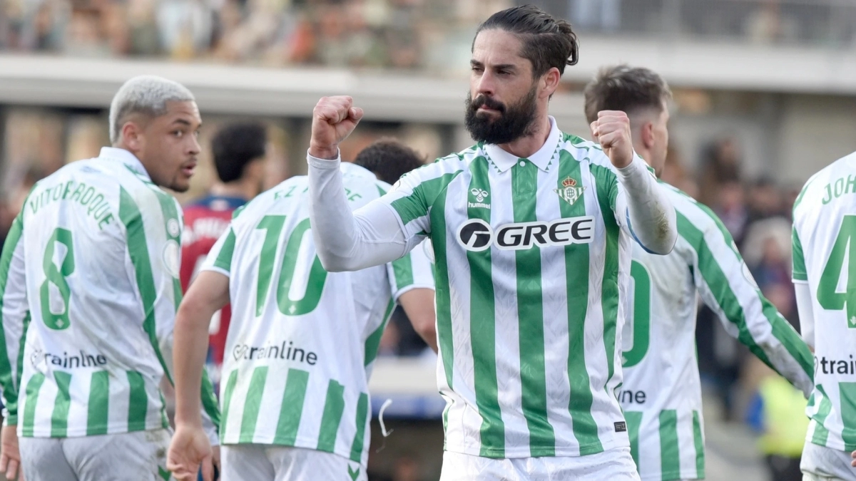 El Real Betis necesita vender a Borja Iglesias / La Razón